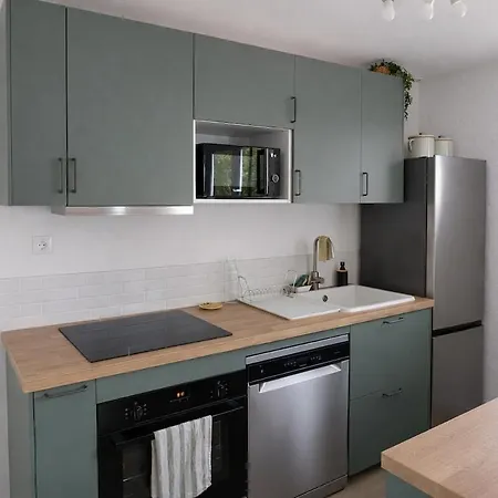 Myosotis 4 Bedrooms, Garden Air Conditioning * Йер