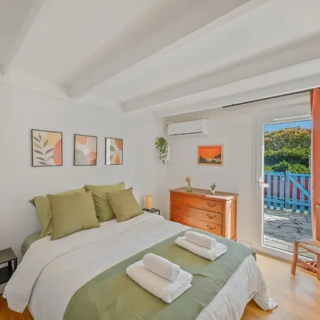 Myosotis 4 Bedrooms, Garden Air Conditioning Вилла