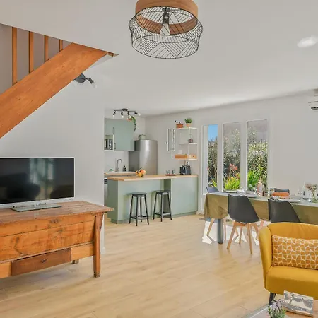 Вилла Myosotis 4 Bedrooms, Garden Air Conditioning