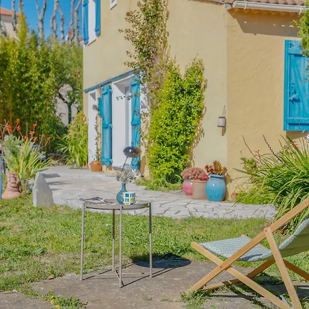 Вилла Myosotis 4 Bedrooms, Garden Air Conditioning