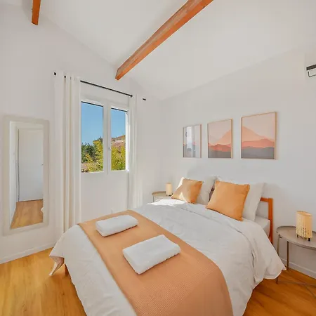 Myosotis 4 Bedrooms, Garden Air Conditioning * Йер