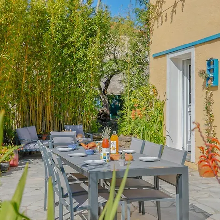 Вилла Myosotis 4 Bedrooms, Garden Air Conditioning