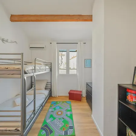 Myosotis 4 Bedrooms, Garden Air Conditioning Вилла Йер