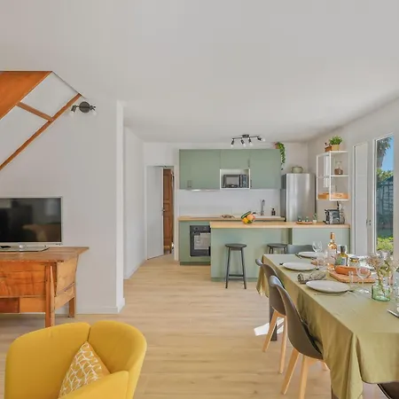 Вилла Myosotis 4 Bedrooms, Garden Air Conditioning *