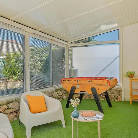 Myosotis 4 Bedrooms, Garden Air Conditioning Вилла
